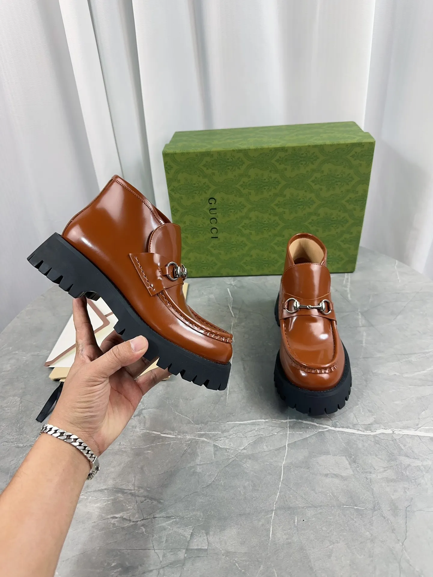 Men's shoes 💰620💰 New model from Gucci, double GG groove thick-soled loafers. The original version is made 1:1. Super beautiful quality, classic model at the counter. ❶Upper: original open-edge beaded cowhide ❷Inner lining: water-dyed cowhide ❸Feet: water-dyed cowhide ❹Outsole: ultra-light original sole ❺thick sole heightening: 3.5cn ❻Packing: original packaging ❼Number: 35-42 (41 41 customized, non-refundable) Men's model: 38-46 (45, 46 customized, non-refundable)